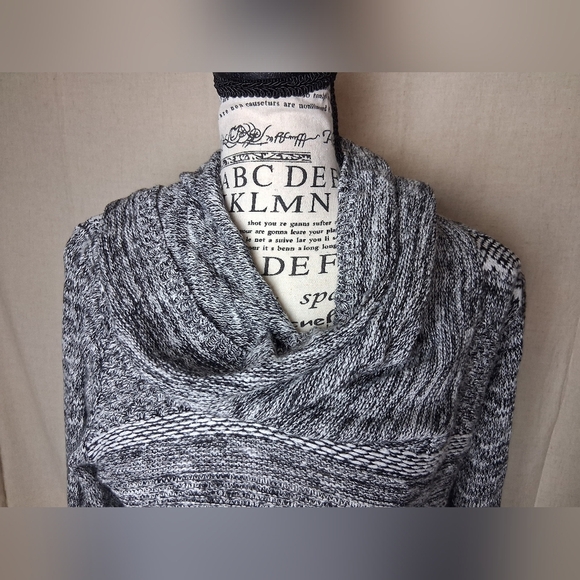 Cable & Gauge Large cowl neck womens Sweater - Picture 8 of 8